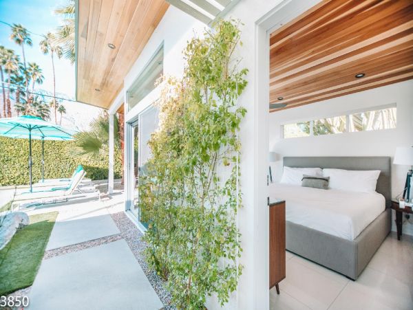 Palm Springs Home 948532