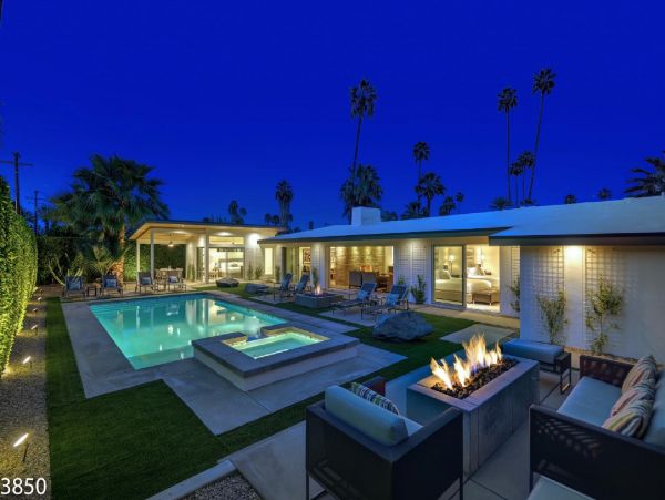 Palm Springs Home 948532