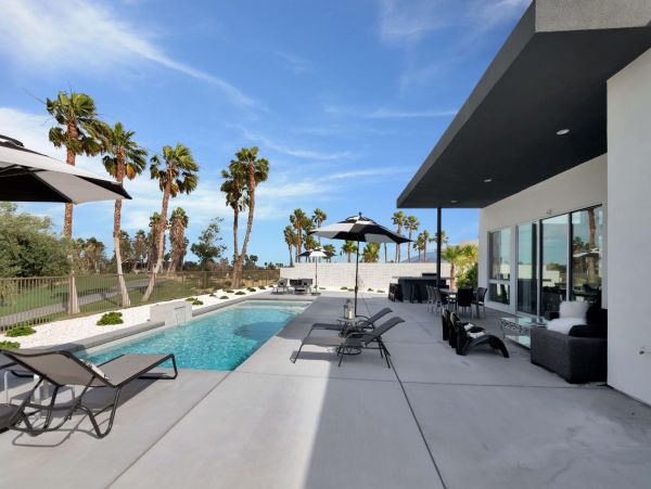 Palm Springs Home 948533