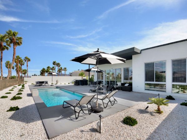 Palm Springs Home 948533