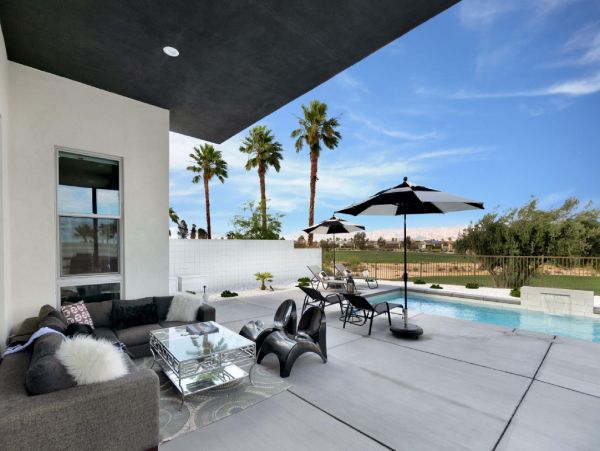 Palm Springs Home 948533