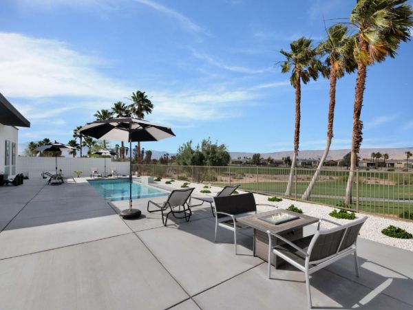 Palm Springs Home 948533