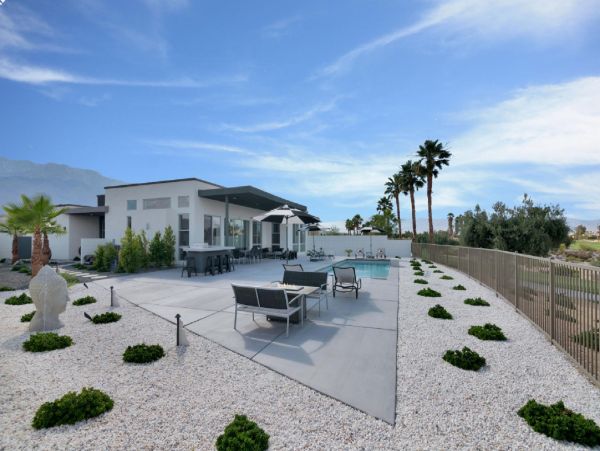 Palm Springs Home 948533