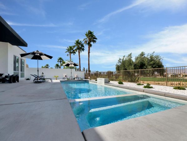 Palm Springs Home 948533