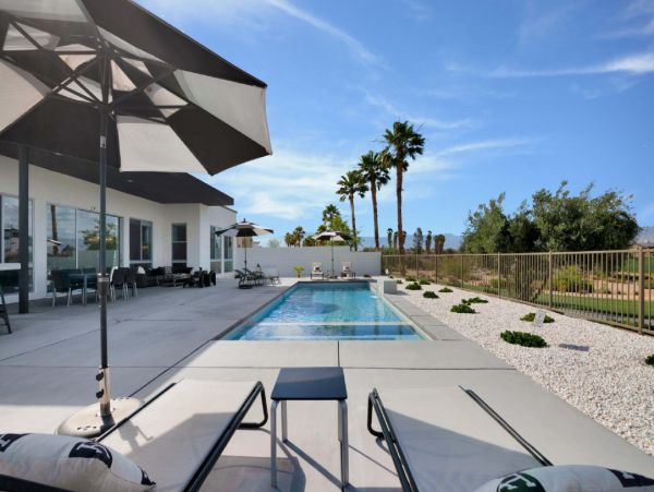 Palm Springs Home 948533