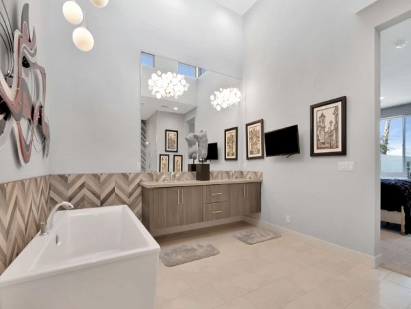 Palm Springs Home 948533