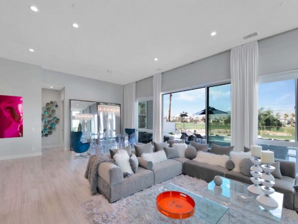 Palm Springs Home 948533