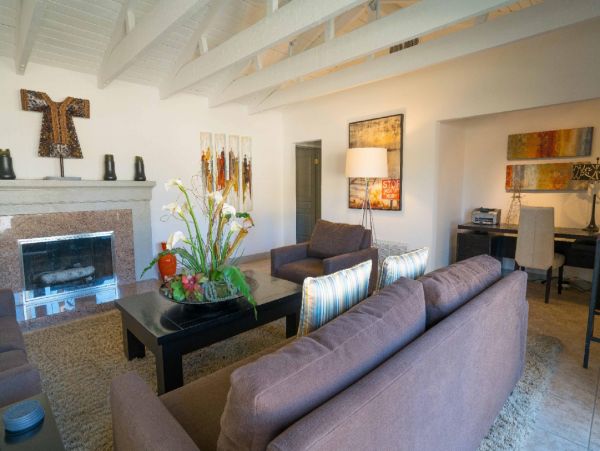 Palm Springs Home 948534