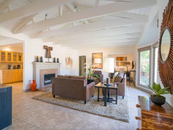 Palm Springs Home 948534