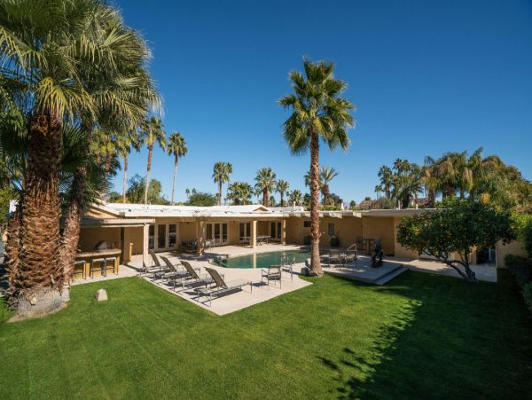 Palm Springs Home 948534