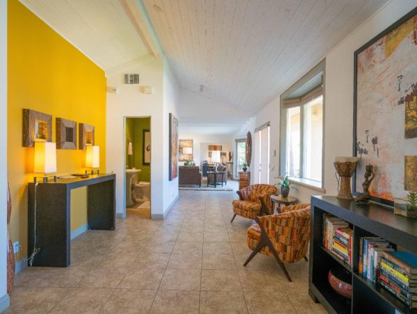 Palm Springs Home 948534