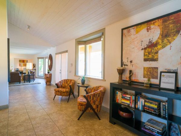 Palm Springs Home 948534