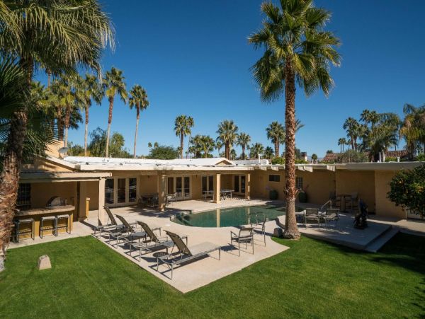 Palm Springs Home 948534