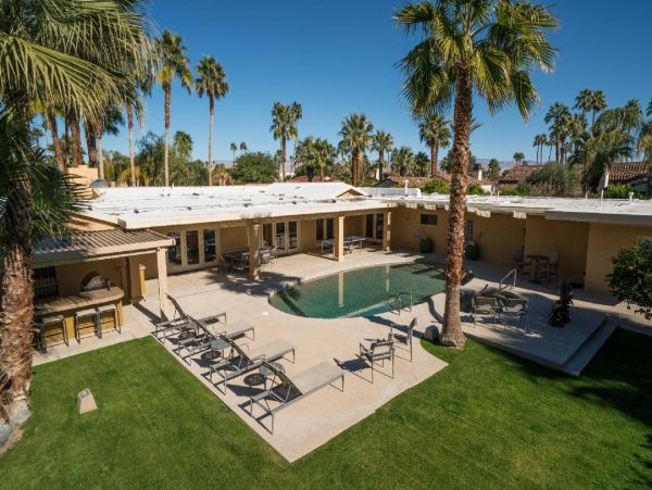 Palm Springs Home 948534