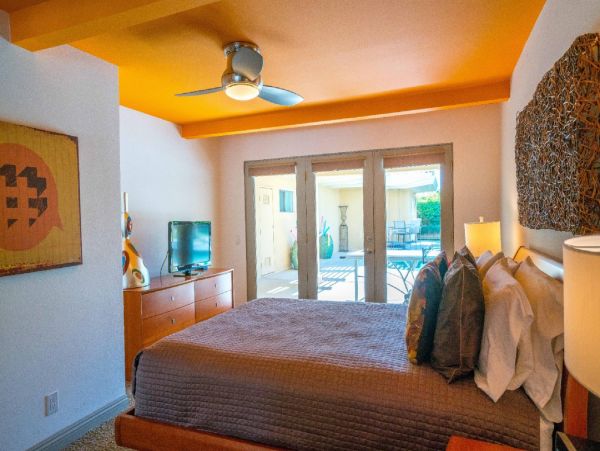 Palm Springs Home 948534