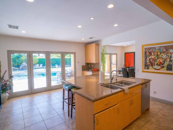 Palm Springs Home 948534