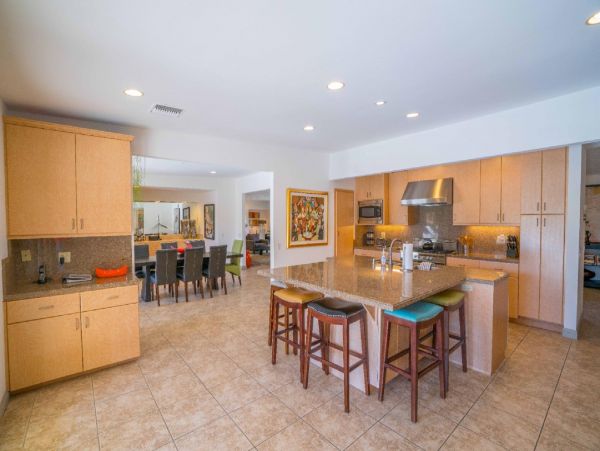 Palm Springs Home 948534