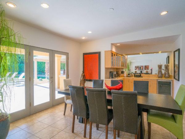 Palm Springs Home 948534