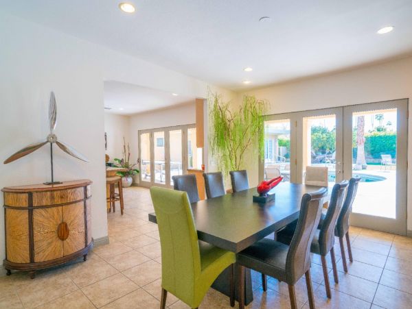 Palm Springs Home 948534