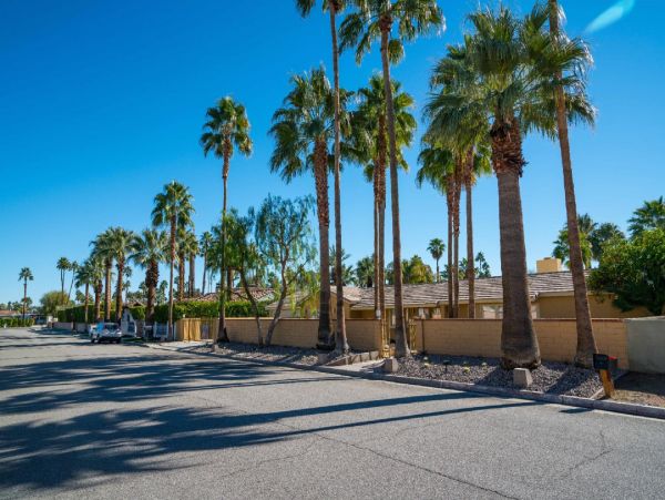 Palm Springs Home 948534