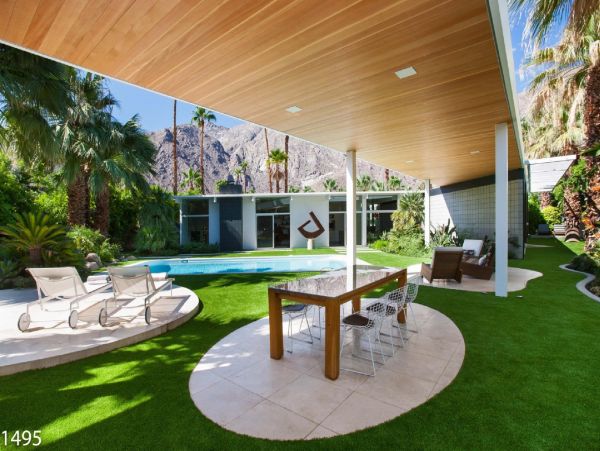 Palm Springs Home 948535