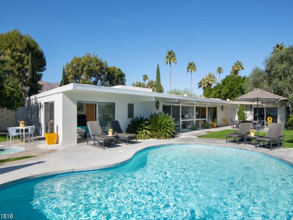 Palm Springs Home 948536