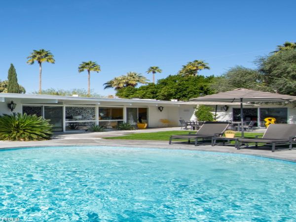 Palm Springs Home 948536