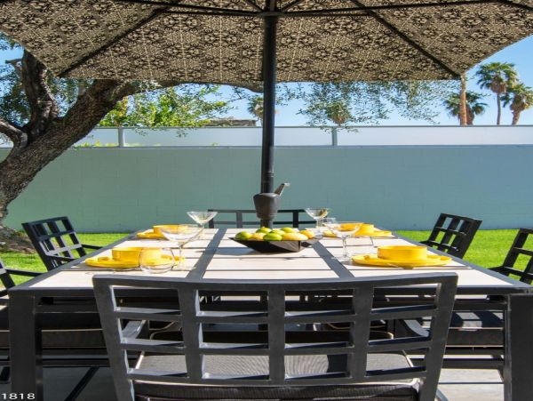 Palm Springs Home 948536