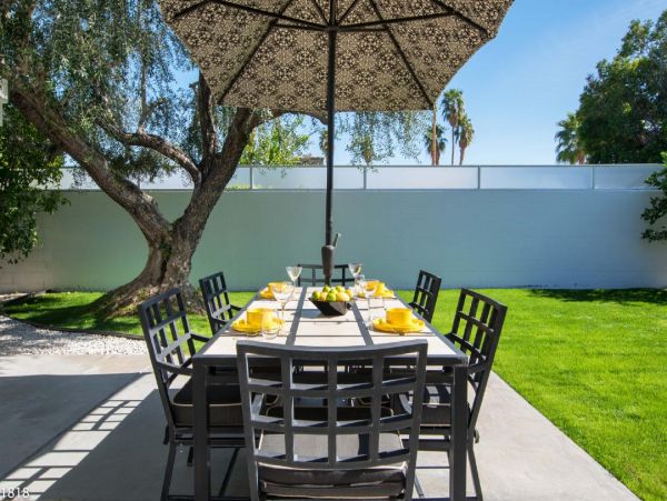 Palm Springs Home 948536