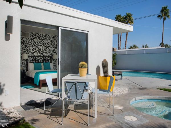 Palm Springs Home 948536