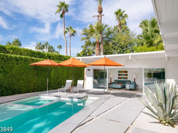 Palm Springs Home 948539