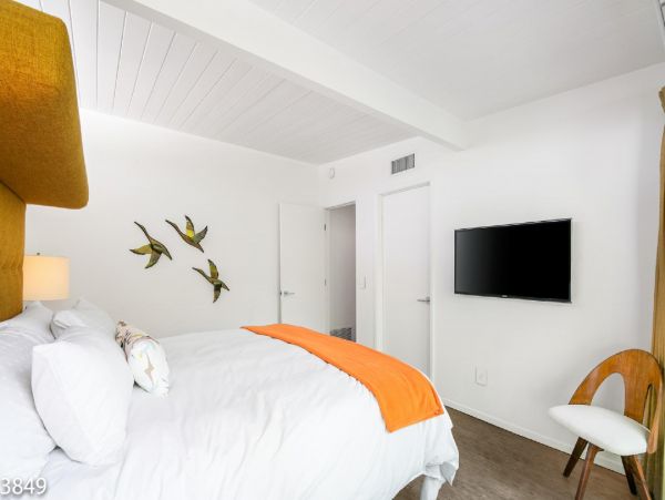 Palm Springs Home 948539