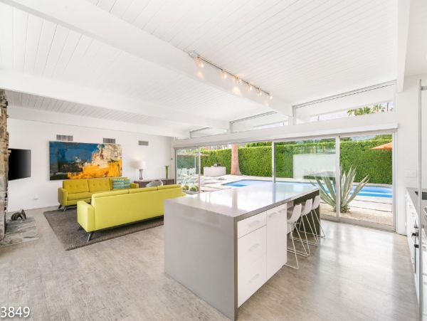 Palm Springs Home 948539