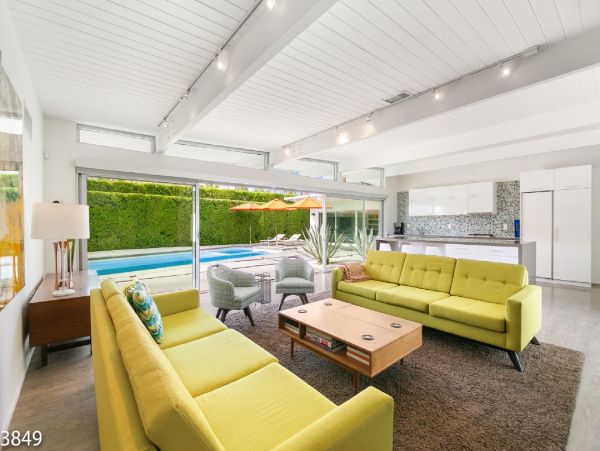 Palm Springs Home 948539