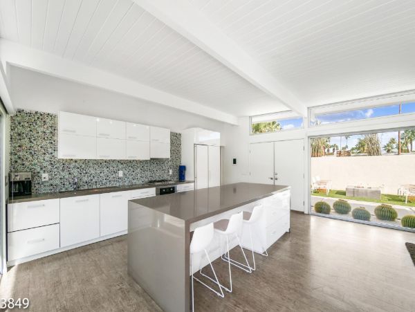 Palm Springs Home 948539