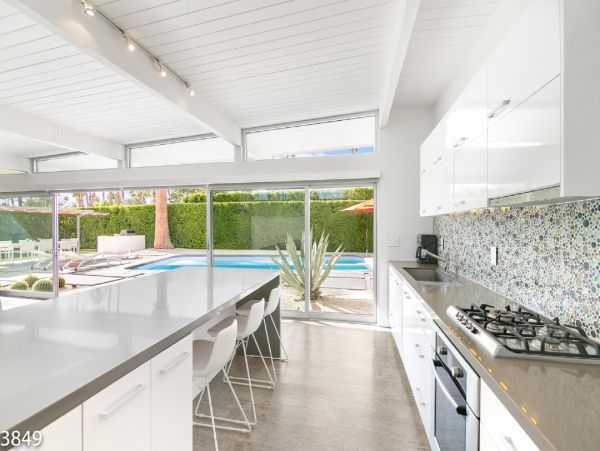 Palm Springs Home 948539