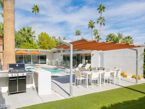Palm Springs Home 948539