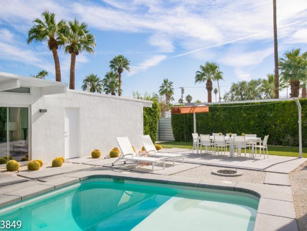 Palm Springs Home 948539