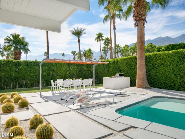 Palm Springs Home 948539