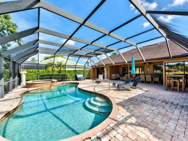 Naples Vacation Accommodation with Private Spa Sleeps 6