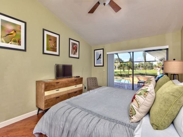 Naples Vacation Accommodation with Private Spa Sleeps 6