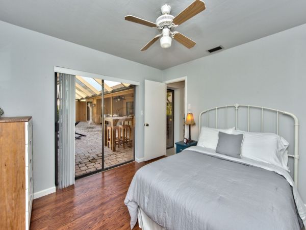 Naples Vacation Accommodation with Private Spa Sleeps 6