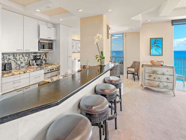Kaanapali Oceanfront Condo with 2 Bedrooms Sleeps 6 Guests