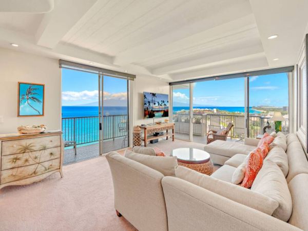 Kaanapali Oceanfront Condo with 2 Bedrooms Sleeps 6 Guests