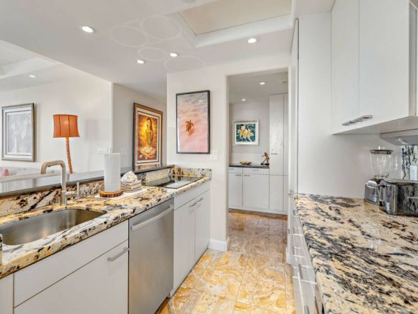 Kaanapali Oceanfront Condo with 2 Bedrooms Sleeps 6 Guests