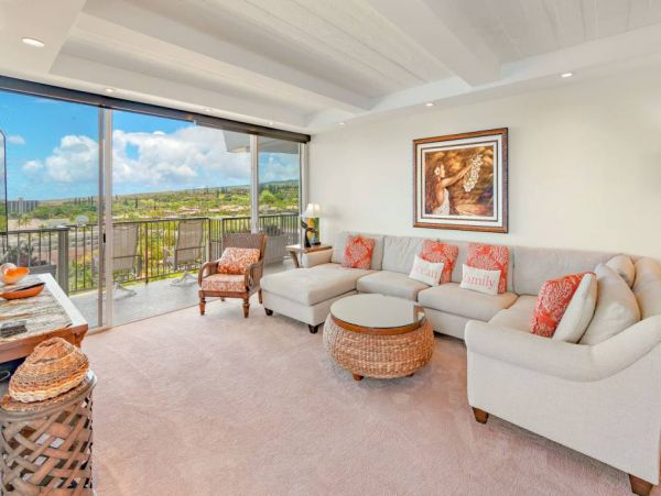 Kaanapali Oceanfront Condo with 2 Bedrooms Sleeps 6 Guests