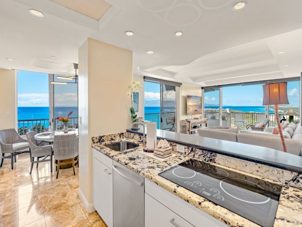 Kaanapali Oceanfront Condo with 2 Bedrooms Sleeps 6 Guests