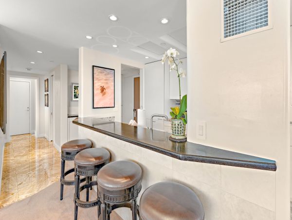 Kaanapali Oceanfront Condo with 2 Bedrooms Sleeps 6 Guests