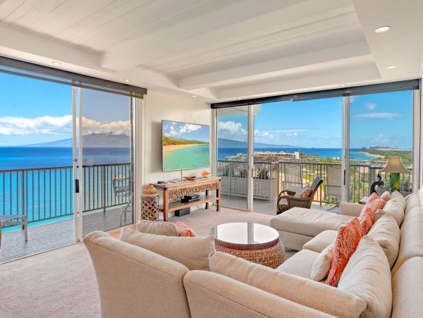 Kaanapali Oceanfront Condo with 2 Bedrooms Sleeps 6 Guests