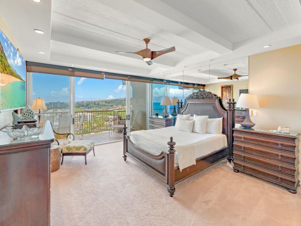 Kaanapali Oceanfront Condo with 2 Bedrooms Sleeps 6 Guests